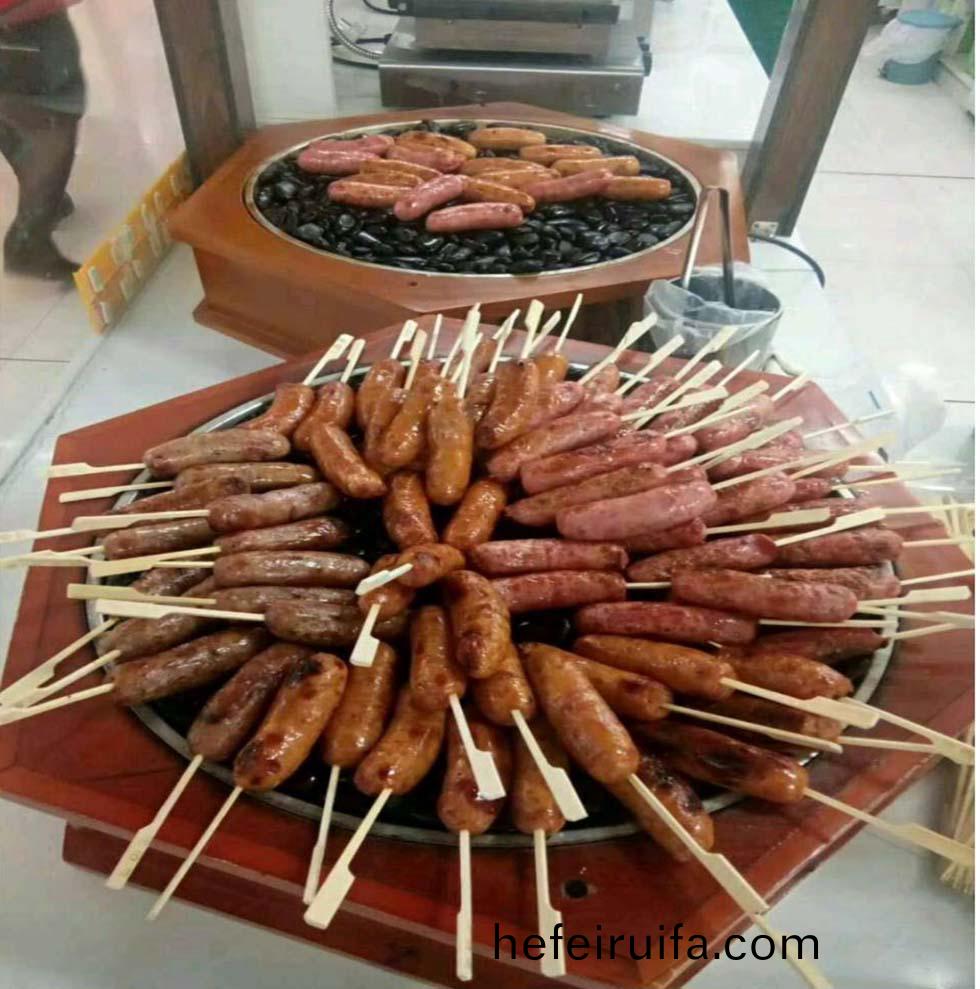 漢伯尅(ke)石(shi)鍋烤腸(chang)在(zai)廣(guang)州萬勝廣場(chang)倍(bei)受歡(huan)迎(ying)