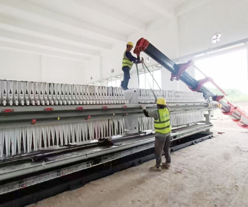 四(si)川自貢(gong)工地雙節施工忙(mang),堅守崗位獻力(li)量