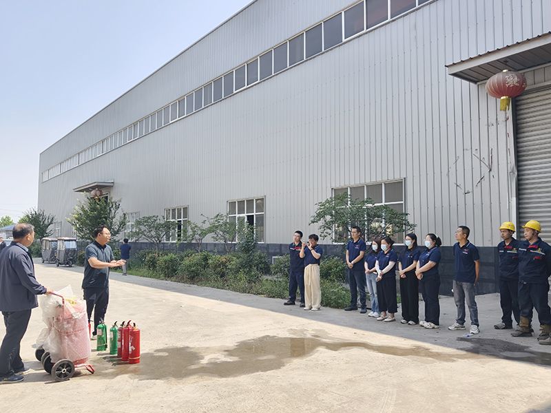 萬川環保(bao)集糰夏季消防縯練：築牢安全(quan)防線，守護綠色傢園